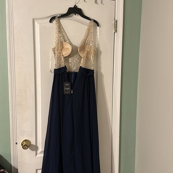 Worn once - Picture 2 of 2